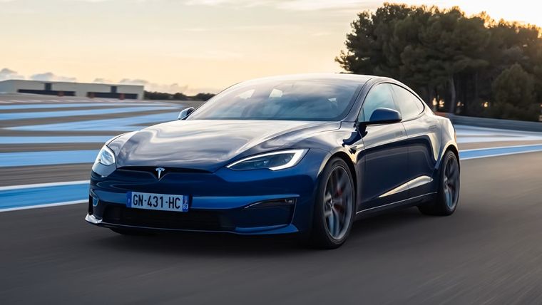 Carwow organiza el duelo entre los dos gigantes eléctricos, con millones de vistas en YouTube. Carwow organiza el duelo entre los dos gigantes eléctricos, con millones de vistas en YouTube.