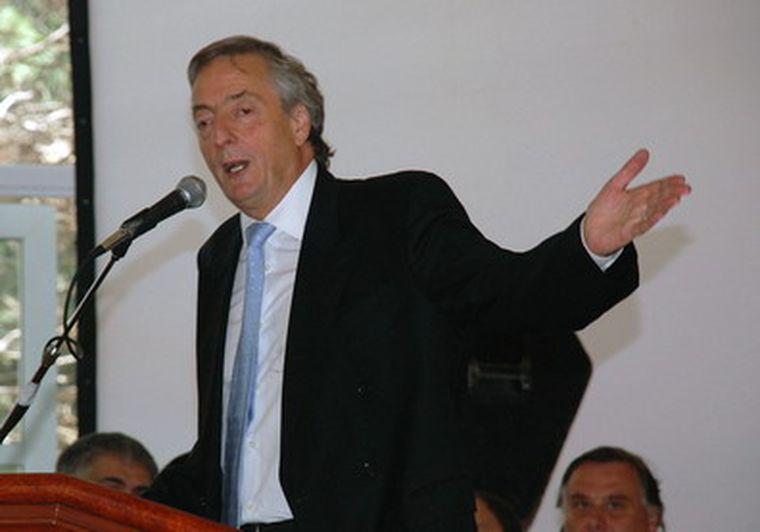 Néstor Kirchner ante el sindicato de camioneros. Foto: Télam