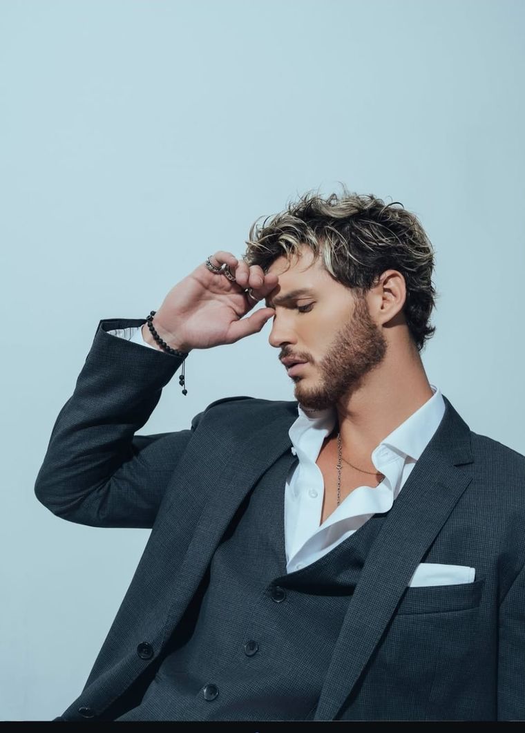 El artista nació en Mar del Plata en 1996. El artista nació en Mar del Plata en 1996.