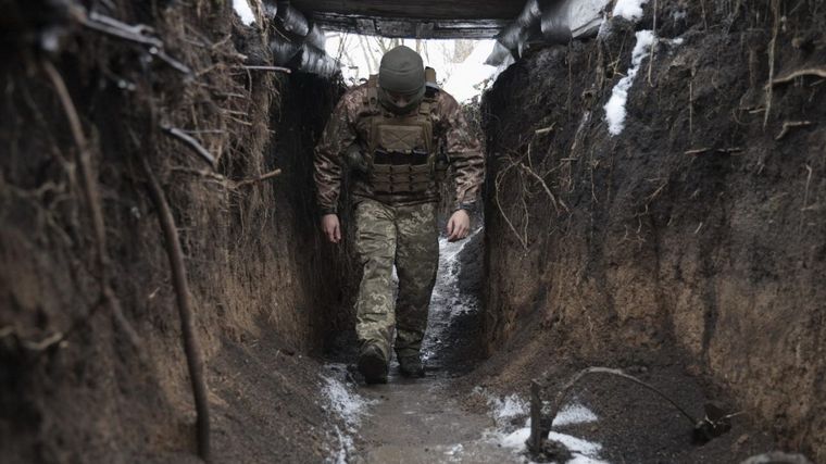 soldados de Ucrania Las fuerzas ucranianas celebran una victoria. Foto: EFE