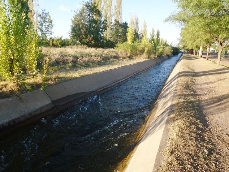 Imagen ilustrativa de un canal en San Rafael.