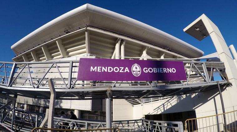 Las autoridades universitarias evaluaron la posibilidad de tomar el examen en el estadio cerrado del parque General San Martín. Foto: ALF PONCE MERCADO / MDZ