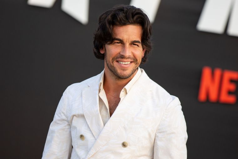 Un galán suelto. Foto: https://www.cosmopolitan.com/es/famosos/peliculas-series/a40249511/mario-casas-curiosidades/