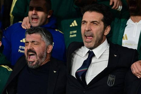 Italia busca reconstruirse tras otro golpe histórico y Gianluigi Buffon pegó el portazo tras la salida del presidente de la Federación, Gabriele Gravina. Italia busca reconstruirse tras otro golpe histórico y Gianluigi Buffon pegó el portazo tras la salida del presidente de la Federación, Gabriele Gravina.