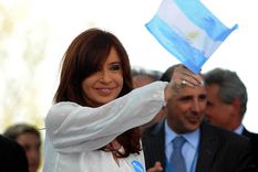 cristina volvio a las redes y pidio abran los ojos