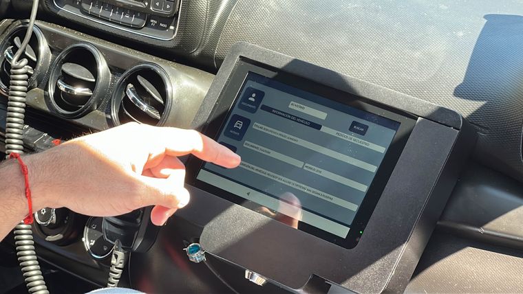 Con tablets y wifi, los nuevos móviles agilizan patrullajes y verificaciones. Con tablets y wifi, los nuevos móviles agilizan patrullajes y verificaciones.