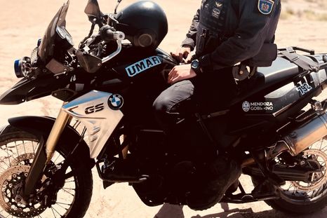 Los polémicos posteos del policía que amedrentó a los hinchas del Tomba