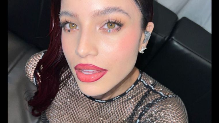 Emi Mernes A puro brillo. Foto: @emiliamernes