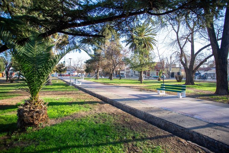 La plaza Cobos cuenta con reformas.