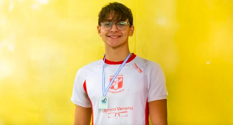 Matias Bottoni, nadador rosarino de 17 años, tuvo un accidente que casi le cuesta la vida.