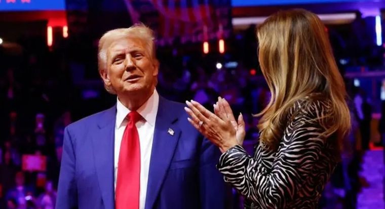 Trump en el mitin de Nueva York junto a su esposa. Foto: GETTY IMAGES