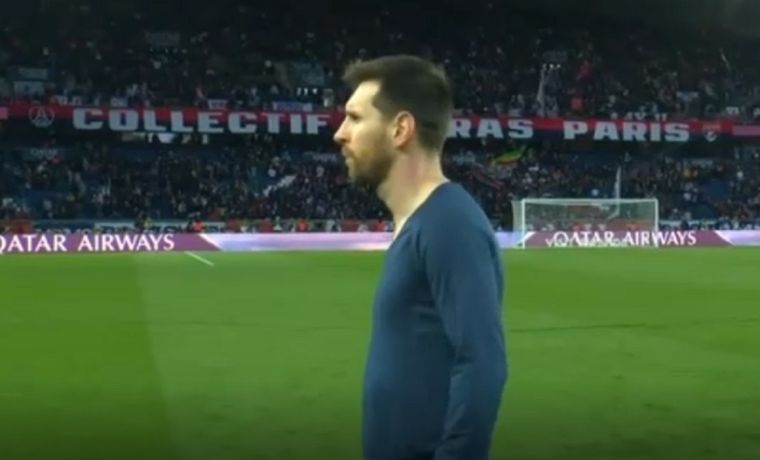 Messi se va de la cancha ignorando a los ultras.