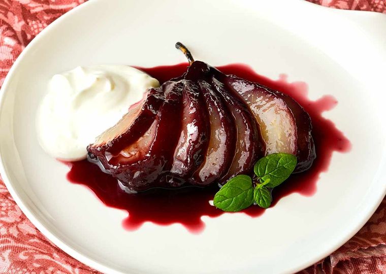 Peras al vino tinto Una recete exquisita para hacer en pocos minutos Foto: Frabisa