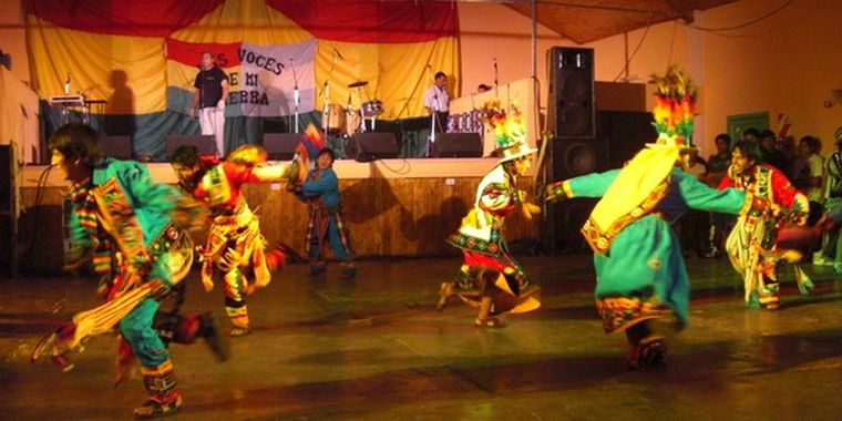 Un ballet interpreta la danza del enfrentamiento.