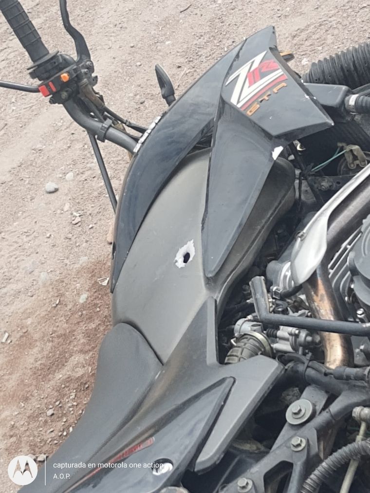 La moto en la que se movilizaba la víctima