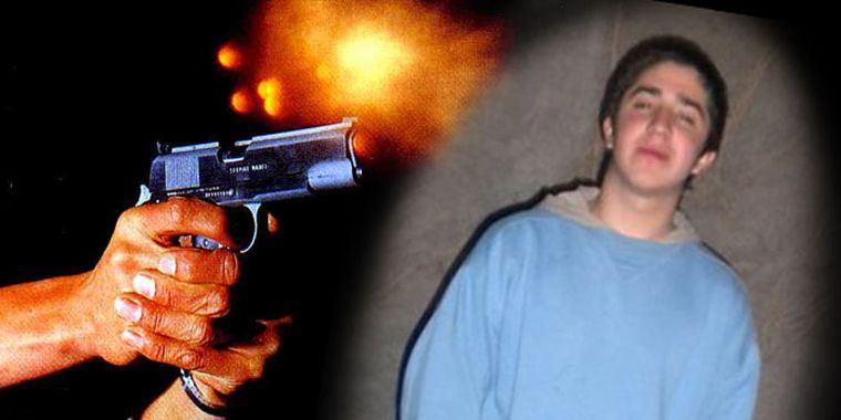 El joven murió por el disparo de un arma 9 mm de un auxiliar de la policía.