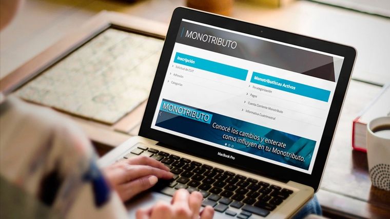 La recategorización en el monotributo se hace dos veces al año según varias parámetros, entre ellos la facturación y determinará la nueva categoría al menos por seis meses. Foto: AFIP