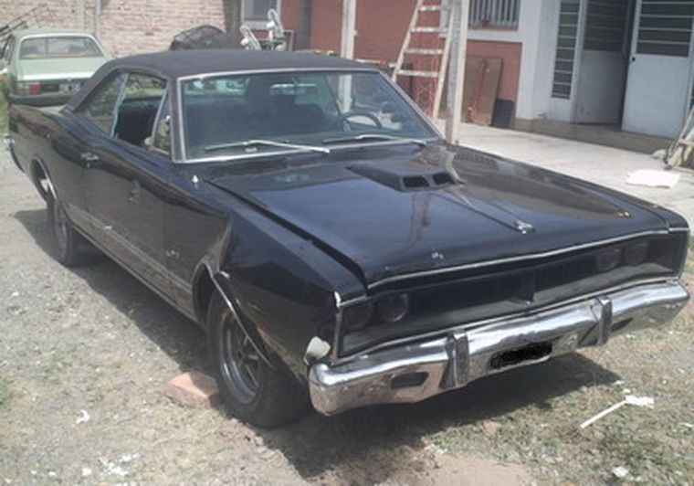 La Dodge GTX tiene abollones y hasta un cristal roto. Foto: MDZ
