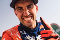 Luciano Benavides, emocionado, tras consagrarse campeón del Rally Dakar en la definición más ajustada de la historia en motos.
