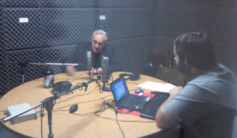 Jorge Bergoglio junto al padre Juan Asiasmendi. Jorge Bergoglio junto al padre Juan Asiasmendi.