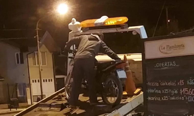 El hombre intentó incendiar su vehículo Foto: EQSnotas