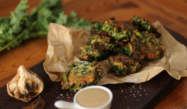 Receta tradicional de buñuelos de acelga como los de la abuela.