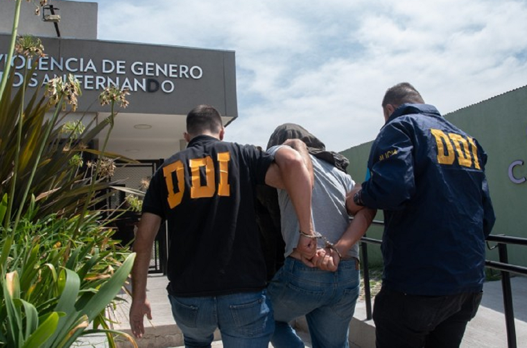 El traslado del sospechoso Foto: zonanortehoy.com