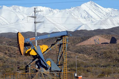 El Gobierno de Mendoza lanzó el proceso de licitación para cinco áreas de explotación hidrocarburífera. El Gobierno de Mendoza lanzó el proceso de licitación para cinco áreas de explotación hidrocarburífera.
