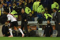 River, y sobre todo Gallardo, vivió una noche aparte con Falcón Pérez en la dura derrota en Rosario. River, y sobre todo Gallardo, vivió una noche aparte con Falcón Pérez en la dura derrota en Rosario.