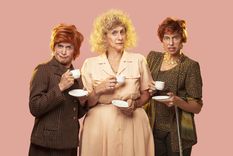 Beba (Marian Moretti) y las hermanas Nené (Julián Pucheta) y Chichí (Marco Gianoli).