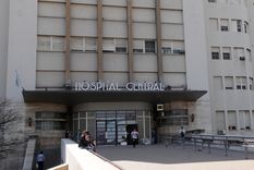 maipu: dos mujeres le dispararon en el muslo en un confuso episodio