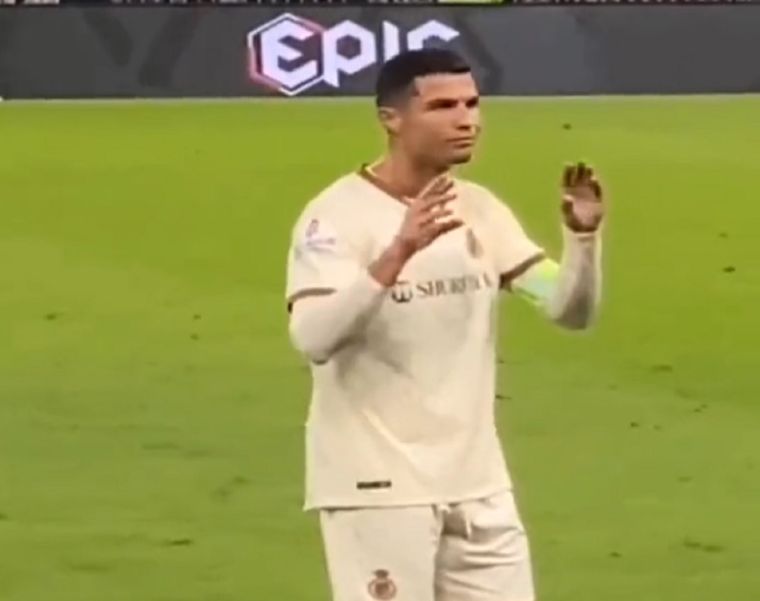 Cristiano y su gesto a la gente.