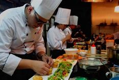 En el mundo, la hotelería, la gastronomía y el turismo se afianzan como una prioridad en el consumo. Foto: Freepik