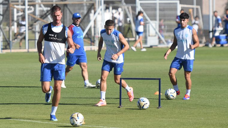 El plantel del Tomba entrenó en Coquimbito y la dirigencia evaluará esta semana la situación de varios jugadores del plantel actual. El plantel del Tomba entrenó en Coquimbito y la dirigencia evaluará esta semana la situación de varios jugadores del plantel actual.