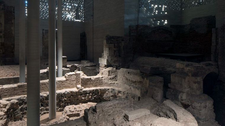 El museo Columbus se hizo sobre las ruinas de una iglesia católica de estilo gótico en la ciudad alemana de Colonia, tras su destrucción casi total durante la Segunda Guerra Mundial. El museo Columbus se hizo sobre las ruinas de una iglesia católica de estilo gótico en la ciudad alemana de Colonia, tras su destrucción casi total durante la Segunda Guerra Mundial.