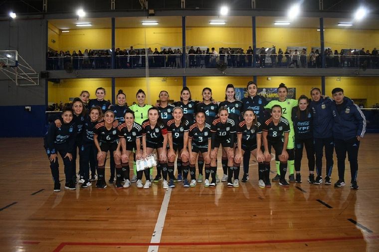 Equipo preparado y con mendocinas incluidas. Foto: AFA