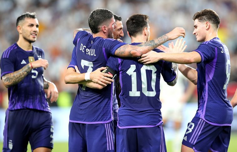 El titular de la Selección argentina que podría sumarse a las bajas de González y Correa. Foto: EFE