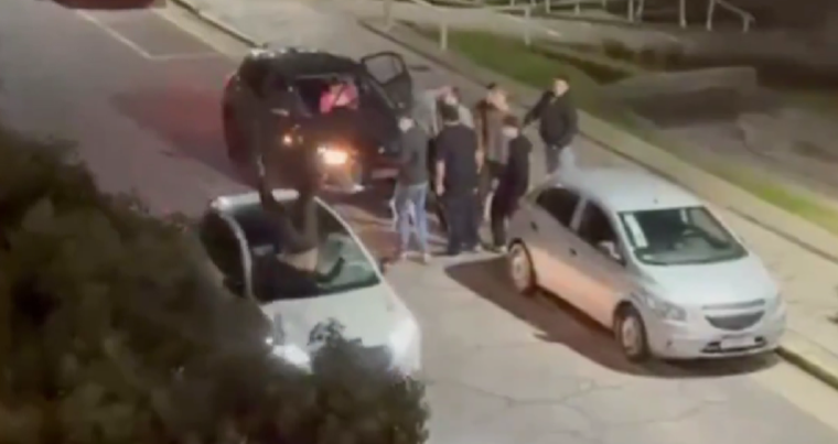 El hecho ocurrió en las calles de Mar del Plata. y quedó todo en video.