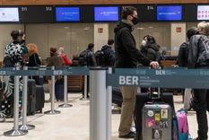 Nueva cepa del coronavirus: aumenta la lista de países que suspenden vuelos con Reino Unido