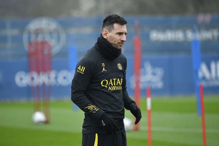 Messi se enojó con un compañero. Foto: @PSG_espanol