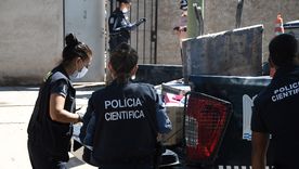 Efectivos de la Policía Científica trabajando en la escena de un crimen. Imagen ilustrativa. Efectivos de la Policía Científica trabajando en la escena de un crimen. Imagen ilustrativa.