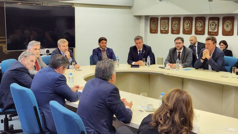 En la reunión participaron los diputados Miguel Pichetto, Oscar Agost Carreño e Ignacio García Aresca. Foto: Prensa