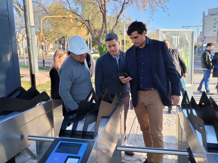 Natalio Mema eligió pagar con el QR de su billetera virtual. Natalio Mema eligió pagar con el QR de su billetera virtual.