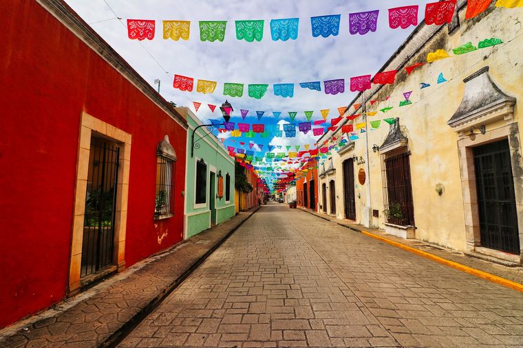 Valladolid combina historia colonial con los paisajes del Yucatán. Valladolid combina historia colonial con los paisajes del Yucatán.