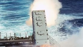 Disparo de un misil Tomahawk desde un buque de guerra de Estados Unidos. Foto: Shutterstock 