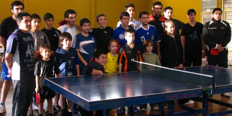 Todos los participantes de la Clínica, y en los extremos Matías y Gastón Alto. Foto: Fabián Segura
