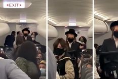aerolinea expulsa a pareja judia con un nino de un ano sin mascarilla