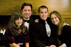 con un emotivo mensaje, john travolta recordo a su hijo fallecido hace 13 anos