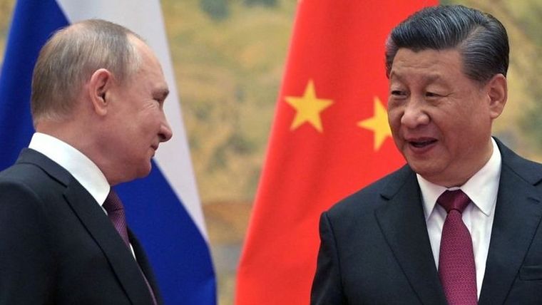 El presidente ruso, Vladimir Putin, y el presidente chino, Xi Jinping, anunciaron proyectos de cooperación comercial poco antes de que iniciara la guerra en Ucrania. Foto: GETTY IMAGES