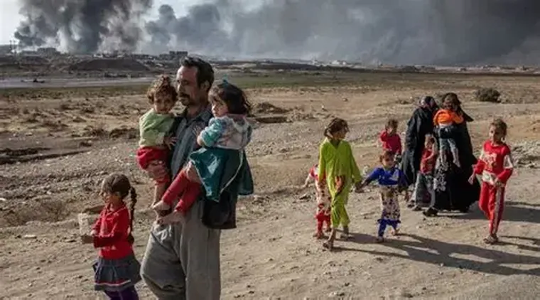 Padres e hijos escapando de la guerra. Padres e hijos escapando de la guerra.